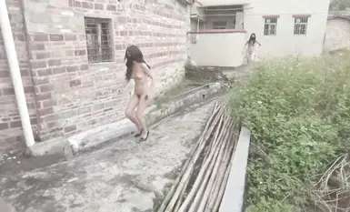 Siling mendedahkan karya baharu wanita matang gila [cikaimoon] + koleksi karya terkini. Kebebasan di ladang: seharian dihabiskan bersama petani, bogel sepenuhnya di hadapan petani, bogel sepenuhnya di hadapan orang ramai di pantai. Dia benar-benar berani 