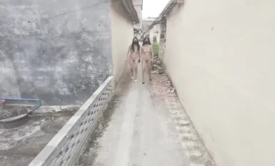 天花板露出狂人御姐【cikaimoon】新作+近期作品合集，田野里的自由：与农民共度的一天，在农民面前全裸露出，在沙滩人前全裸露出，真的是大胆完全不怕啊(8)