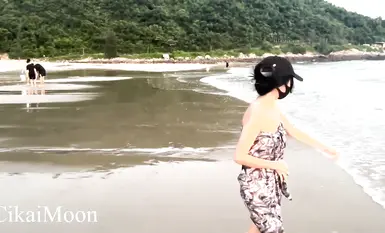 天花板露出狂人御姐【cikaimoon】新作+近期作品合集，田野里的自由：與農民共度的一天，在農民面前全裸露出，在沙灘人前全裸露出，真的是大膽完全不怕啊 (9)