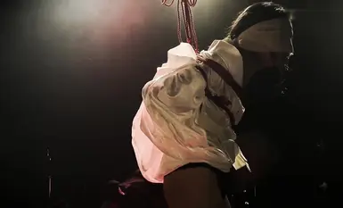 Domestic Internet Celebrity Photo Collection [Ligui] Ligui's Extremely Large-Scale Nude Bondage with Wax Drip and Two Women Licking Feet (1)