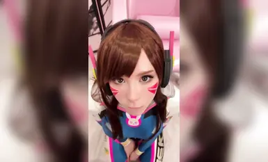很符合国人审美的极品洋马【sweetiefox 甜狐】女孩cosplay守望先锋中的D.Va，口交直到射脸