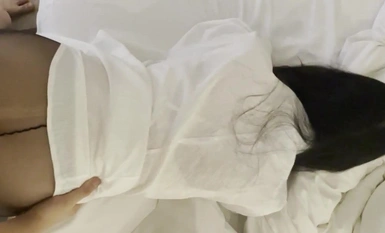 A couple leaked information about a Yunnan woman's sex life, including foot licking, oral sex, swallowing semen, and applying a face mask. (5)