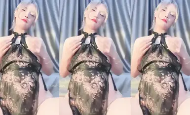 พิธีกรสาวผู้บริสุทธิ์และอ่อนโยน [Piao Piao Ming Yue] แสดงการเต้นเปลือยและการสำเร็จความใคร่ด้วยเทียนไขหยดในราคา 10,000 หยวน โดยบรรลุถึงระดับสูงสุดด้วยร่างกายสีชมพูและอ่อนนุ่ม (1)