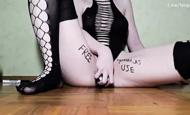 Mara_as_女孩穿著情趣內衣用假陽具自慰