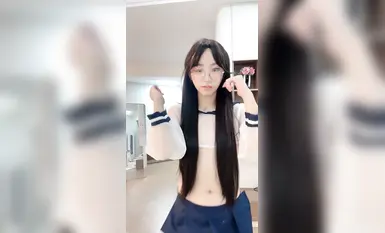 【精品粉宝宝】极品高颜值眼镜嫩妹透明水手服