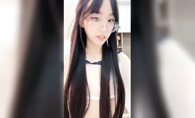 【精品粉宝宝】极品高颜值眼镜嫩妹透明水手服