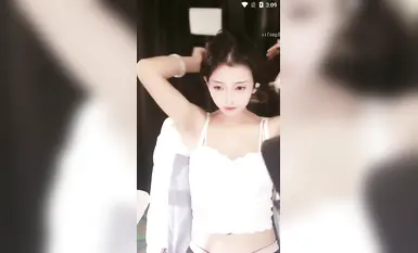 [Tangtang] Rupa parasnya setanding dengan ahli kumpulan wanita Korea. Tarian seksi seorang anggota polis wanita dengan lampu berwarna-warni, tarian bogel, dan pertunjukan melancap prop – selepas menonton persembahannya, tiada apa lagi yang berbaloi untuk 