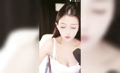 [Tangtang] Rupa parasnya setanding dengan ahli kumpulan wanita Korea. Tarian seksi seorang anggota polis wanita dengan lampu berwarna-warni, tarian bogel, dan pertunjukan melancap prop – selepas menonton persembahannya, tiada apa lagi yang berbaloi untuk 