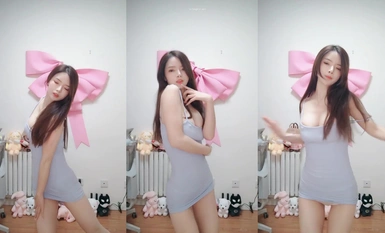 Wu Yu - Goddess's Revealing Hot Dance 1