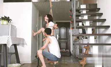 国产SM捆绑调教系列【半岛海语】口球堵嘴单腿吊绑.猥.亵.调较.