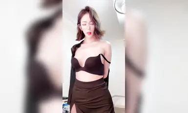 Video phúc lợi tùy chỉnh xe thể thao của nữ streamer nổi tiếng trên mạng 'Feng Baobao' với chất lượng hàng đầu, đầy màu sắc, ngực khủng, chân dài, múa khỏa thân, thủ dâm, tắm và rên rỉ siêu quyến rũ 4 (22)