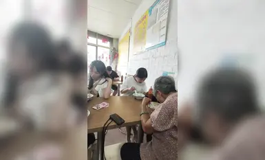 트위터 인플루언서이자 야외 노출 블로거인 [TonyJ와 Beibei]가 로리타 스타일의 야외 노출, 세일러복, 교복, 항문 플러그, 여우 꼬리, 자위, 구강 성교, 성행위를 코스프레합니다(1).