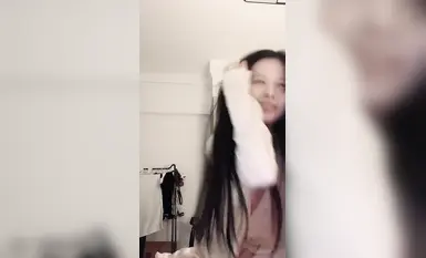 시 - 순수하고 청순한 어린 소녀! 그녀의 단 한 번뿐인 상반신 노출 쇼!