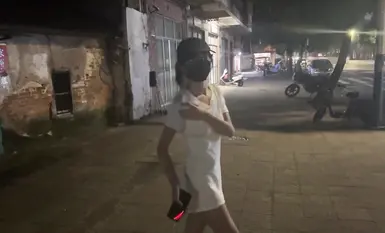 เพดานเผยให้เห็นผลงานล่าสุดของหญิงวัยกลางคนบ้า [cikaimoon] ผู้ซึ่งเปิดเผยตัวเองอย่างโจ่งแจ้งและไม่สนใจคนเดินผ่านไปมาในขณะที่เกี้ยวพาราสีกับชายชรา (1)