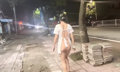 Siling itu mendedahkan karya terbaru wanita matang gila [cikaimoon] yang berani mendedahkan dirinya dan mengabaikan orang yang lalu-lalang sambil bercumbu dengan seorang lelaki tua (1)