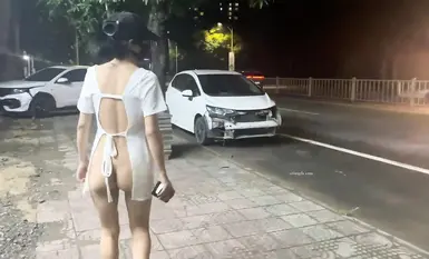 เพดานเผยให้เห็นผลงานล่าสุดของหญิงวัยกลางคนบ้า [cikaimoon] ผู้ซึ่งเปิดเผยตัวเองอย่างโจ่งแจ้งและไม่สนใจคนเดินผ่านไปมาในขณะที่เกี้ยวพาราสีกับชายชรา (1)