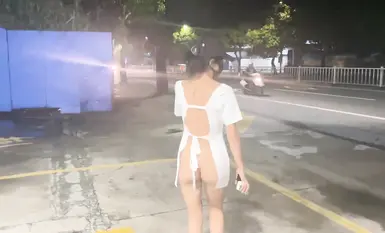 เพดานเผยให้เห็นผลงานล่าสุดของหญิงวัยกลางคนบ้า [cikaimoon] ผู้ซึ่งเปิดเผยตัวเองอย่างโจ่งแจ้งและไม่สนใจคนเดินผ่านไปมาในขณะที่เกี้ยวพาราสีกับชายชรา (1)