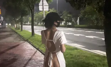 The ceiling reveals a crazy mature woman [cikaimoon]'s latest work, boldly exposing herself and ignoring passersby while flirting with an old man (2)