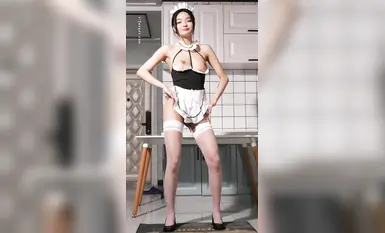 有名ダンスモデル「シャオ・ウェイ」は、素晴らしい顔立ちとスタイルを誇ります。彼女はヌードダンスを披露し、自慰行為やオーラルセックス、ディルドを使った自慰行為の真似をします（1）。