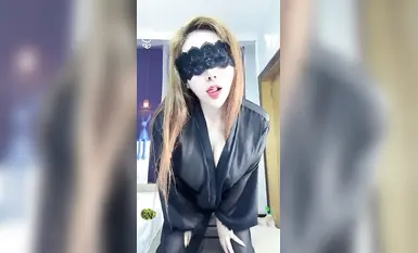 最新抖音泄密，标准女人极品御姐【其实很寂寞】大奶肥臀女人味十足，裸舞骚舞自X喷尿，骚洞很嫩会呼吸(2)