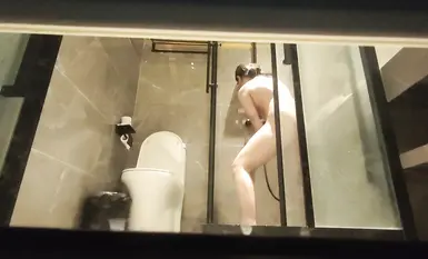 酒店淋浴间偷窥 2 - 业余偷窥