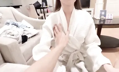 推特网红约啪大神【派大星】伊藤诚_沙发白色浴袍，白虎口交传教士啪啪