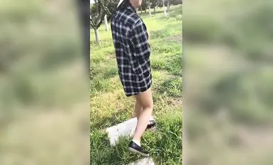 Nhóm nhạc nữ nổi tiếng trên mạng [Ximeng Studio] đã đi bộ đường dài ngoài trời và phô bày cơ thể. Trang phục của họ rất dễ thương. Họ mặc áo không có đồ lót và phô bày cơ thể trước mặt mọi người. Họ thủ dâm và phát ra tiếng rên rỉ. Cuối cùng, họ thậm chí còn đi tiểu. (1)