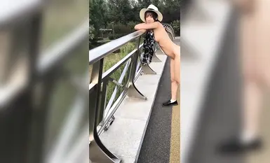 Nhóm nhạc nữ nổi tiếng trên mạng [Ximeng Studio] đã tự phơi bày cơ thể khi đi bộ đường dài ngoài trời. Trang phục của họ rất dễ thương. Họ mặc áo không có đồ lót và phơi bày cơ thể trước mặt mọi người. Họ trực tiếp tự phơi bày cơ thể khi thủ dâm và phát ra những tiếng rên rỉ dâm dục. Cuối cùng, họ trực tiếp tự phơi bày cơ thể và đi tiểu. (3)