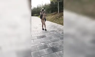 กลุ่มเกิร์ลกรุ๊ปชื่อดังทางอินเทอร์เน็ต [Ximeng Studio] เปิดเผยตัวเองขณะเดินป่ากลางแจ้ง ชุดของพวกเธอน่ารักมาก พวกเธอสวมเสื้อโดยไม่ใส่ชุดชั้นในและเปิดเผยตัวเองต่อหน้าผู้คน พวกเธอเปิดเผยตัวเองขณะสำเร็จความใคร่และส่งเสียงครางลามก สุดท้ายพวกเธอก็เปิดเผยตัวเองแ