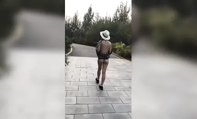 กลุ่มเกิร์ลกรุ๊ปชื่อดังทางอินเทอร์เน็ต [Ximeng Studio] เปิดเผยตัวเองขณะเดินป่ากลางแจ้ง ชุดของพวกเธอน่ารักมาก พวกเธอสวมเสื้อโดยไม่ใส่ชุดชั้นในและเปิดเผยตัวเองต่อหน้าผู้คน พวกเธอเปิดเผยตัวเองขณะสำเร็จความใคร่และส่งเสียงครางลามก สุดท้ายพวกเธอก็เปิดเผยตัวเองแ