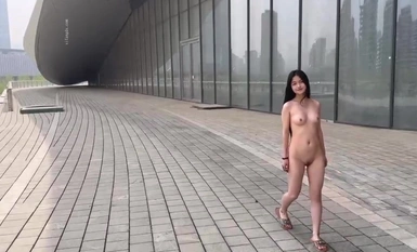 กลุ่มเกิร์ลกรุ๊ปออนไลน์ยอดนิยม [Ximeng Studio] นำเสนอกลุ่มนักเรียนหญิงสวย ๆ ที่เปลือยกายอย่างสมบูรณ์ในที่กลางแจ้ง ในโรงเรียน ถนน และสวนสาธารณะ (5)