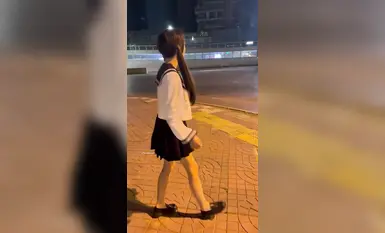 網紅高顏值美少女團隊【西萌工作室】學生嫩妹【涵涵 小淚】深夜街頭戶外露出 JK情趣制服誘惑 (2)