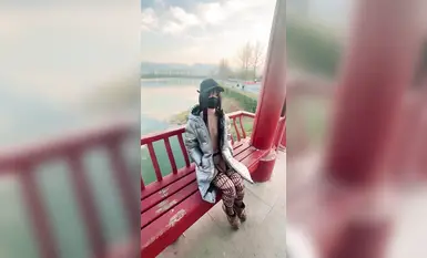 网红高颜值美少女团队【西萌工作室】翘臀白虎萝莉柚柚白天马路边露出2部(2)