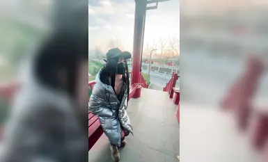 网红高颜值美少女团队【西萌工作室】翘臀白虎萝莉柚柚白天马路边露出2部(2)