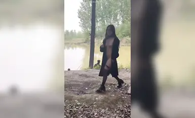 인기 온라인 걸그룹 [시멍 스튜디오]은 시골에서 구강성교와 자위행위를 하는 아름다운 젊은 여성들의 그룹을 보여주며, 호텔에서 서로 자위행위를 도와주는 것으로 마무리됩니다(1).