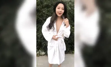 网红高颜值美少女团队【西萌工作室】户外露出温泉沐浴裸体问路车内自慰(1)