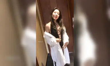 กลุ่มคนดังออนไลน์ยอดนิยม [Ximeng Studio] มีสมาชิกที่ทำกิจกรรมกลางแจ้งต่างๆ เช่น อาบน้ำเปลือยกายในบ่อน้ำพุร้อน ถามทาง และสำเร็จความใคร่ในรถ (2)