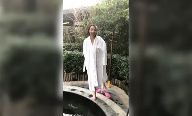 The popular online celebrity group [Ximeng Studio] exposed themselves outdoors while bathing in a hot spring, asking for directions naked, and masturbating in a car (4)
