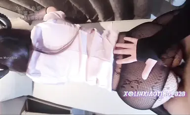 ผู้ใช้ทวิตเตอร์ชื่อ "Linxiaoting" ("บันทึกประจำวันลามกของหลินเซียวติ้ง เล่ม 3") นำเสนอภาพหญิงสาวสวยหุ่นดี หน้าอกไซส์ 85C สะโพกโค้งเว้า และหมอหญิงหน้าตาคล้ายปีศาจที่คอยช่วยเหลือผู้ที่มีปัญหาเรื่องการหลั่งน้ำอสุจิ