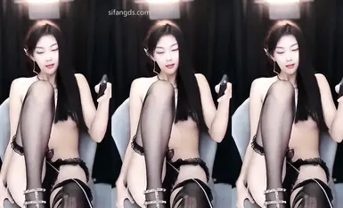 網易CC 高顏值苗條美女『蘇棠』 絕版珍藏全裸騎乘道具自慰嫩逼深插 (2)