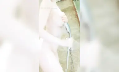 极品美乳粉穴妹子自摸洗澡诱惑