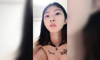 芸術学校の寮の雌犬長足の柔らかい少女[Yueyue]ハラノメイメイ親友本物の金カスタマイズ、メンバーの顔が露出した裸のダンス、清純で爽やかな阿平顔の小さな雌犬、ダンスの女学生[06美少女]の顔の穴が同じフレームで、アナルプラグの小道具オナニー狂い挿入流白精液（3）