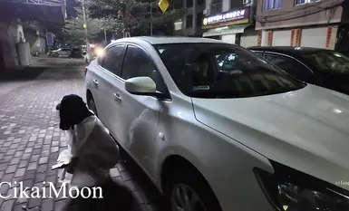 天花板露出狂人御姐【cikaimoon】白天大膽露出無視路人，調戲老頭大叔(5)