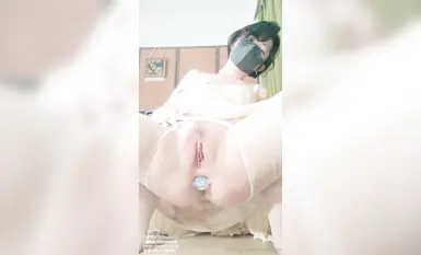 推特400万粉，极品网红御姐【Naimi奶咪】高价长视频，猜猜我的屁眼到底能撑开多大(1)