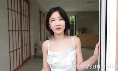 韓国の元ガールズグループのメンバーであり、対照的なイメージを持つ有名な社交界の名士[sunwall95 ハン・ソンウォル]が、プライベートなセックス写真で顔を公開した（1）。