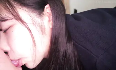 สาวสวยหน้าเล็กสุด ๆ กำลังทำออรัลเซ็กส์