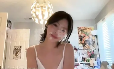 Người có sức ảnh hưởng trên Twitter [soph96719] gần đây đã mở khóa nội dung mới có một cô gái trẻ chất lượng cao sử dụng đạo cụ để thủ dâm với khuôn mặt và âm đạo trong cùng một khung hình. Cô ấy là một con điếm nhỏ rất gợi cảm và ngọt ngào (5).