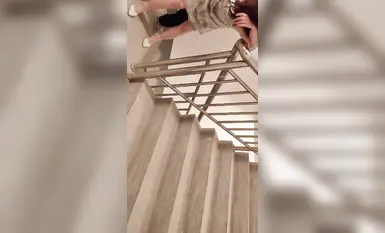 Seorang guru sekolah menengah di Fuzhou ditangkap sedang melakukan hubungan seks dengan kekasihnya yang botak di rumah (4)