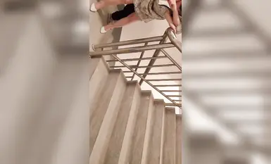 Seorang guru sekolah menengah di Fuzhou ditangkap sedang melakukan hubungan seks dengan kekasihnya yang botak di rumah (4)