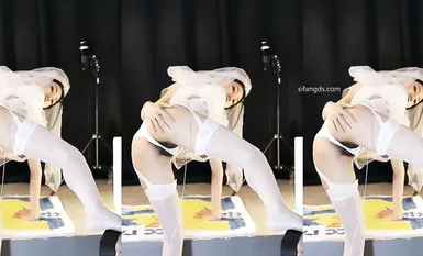 NetEase CCの美麗福祉少女「星野」が、大胆に膣を露出させ、淫らなダンスを披露。自ら触り、小道具を使い、濃い黒森に突き刺さる（10）。